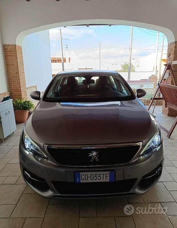 Grigio Usata 2020 Peugeot 308 Tre volumi | 12.700 € (Buon prezzo) - Immagine 1/4