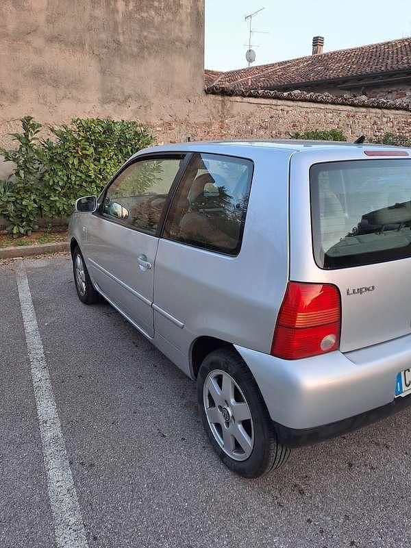 Usata VW Lupo Highline 75 CV (55 kW) 2003 Argento Utilitaria