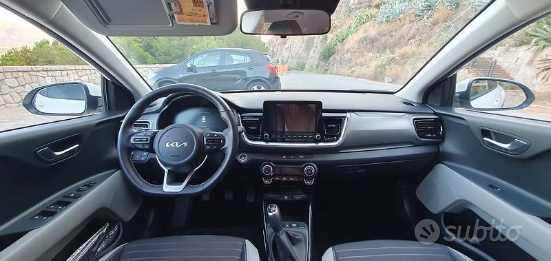 Usata Kia Stonic 100 CV (73 kW) 2024 Bianco SUV
