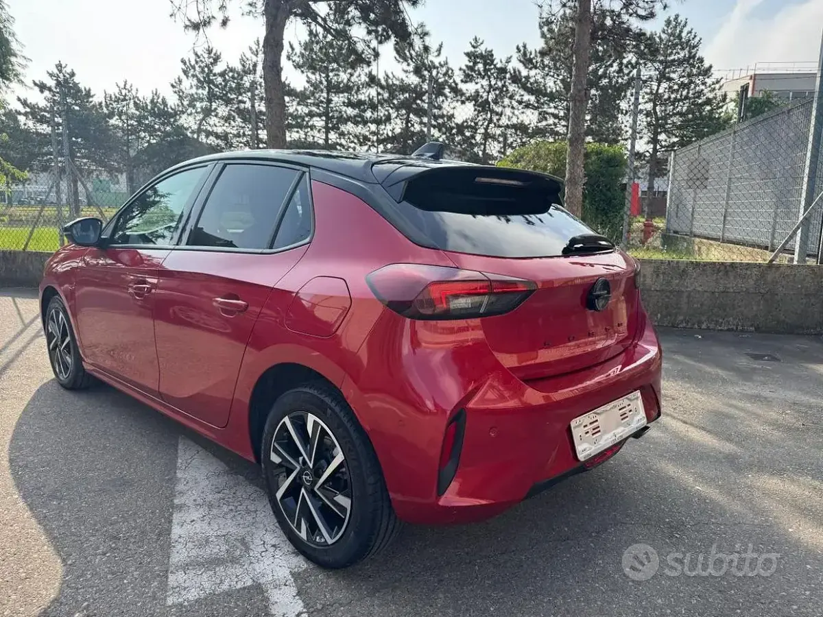 Usata Opel Corsa 101 CV (74 kW) 2024 Rosso metallizzato Utilitaria