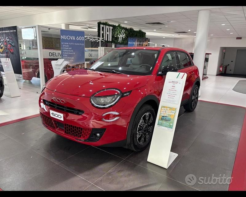 Nuova Fiat 600 Icon 145 CV (106 kW) 2025 Rosso SUV