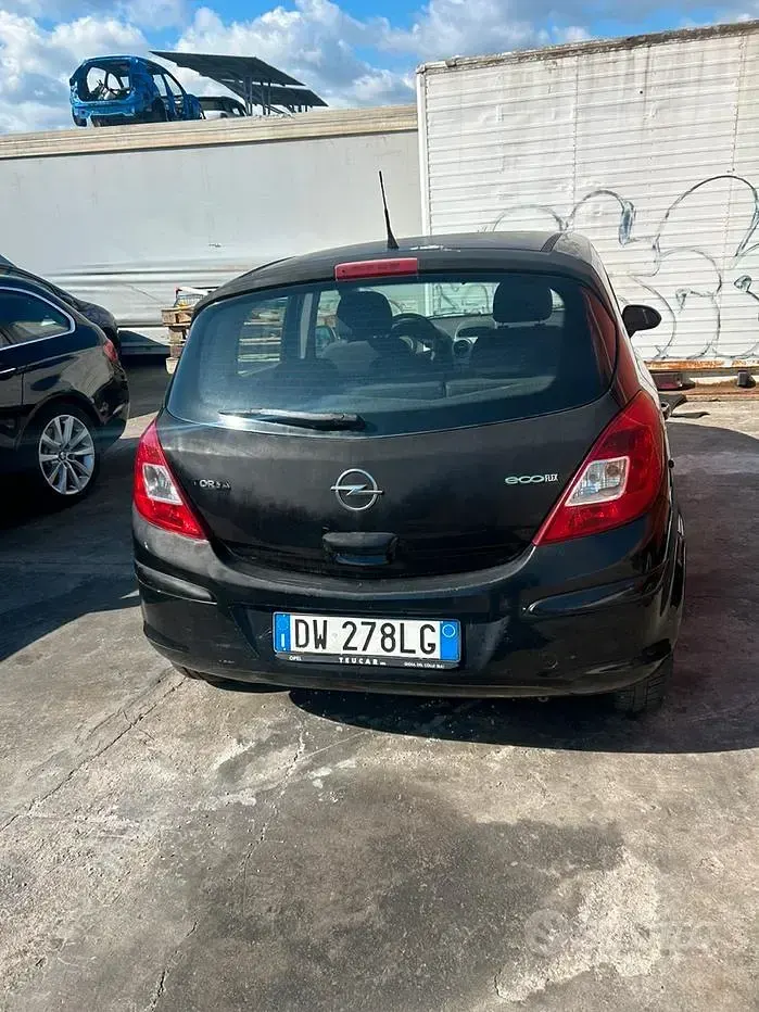 Usata Opel Corsa 69 CV (50 kW) 2009 Nero Utilitaria