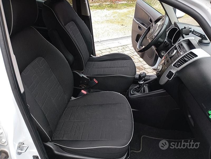 Usata Kia Venga 90 CV (66 kW) 2013 Bianco Utilitaria