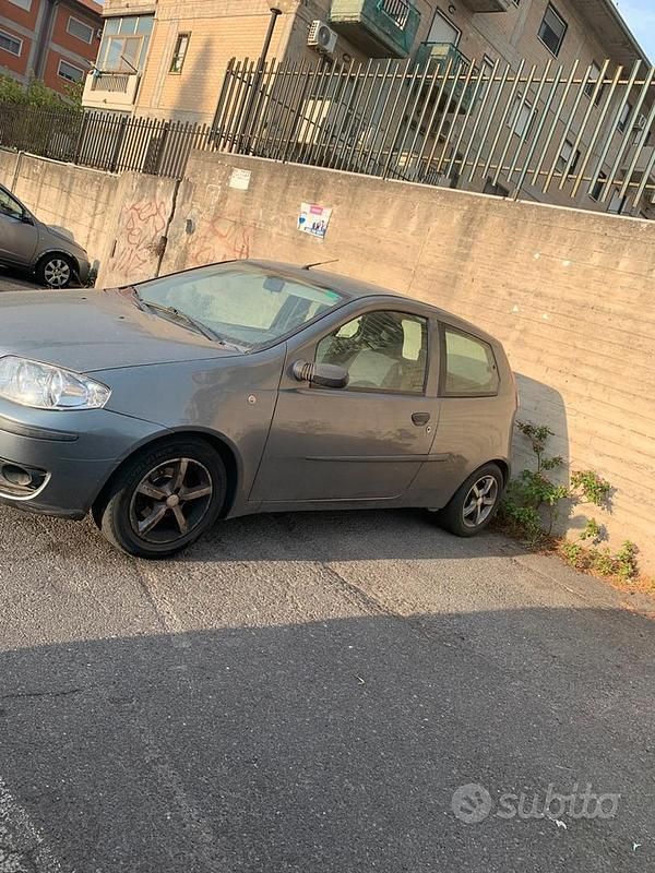 Usata Fiat Punto 60 CV (44 kW) 2005 Grigio Utilitaria