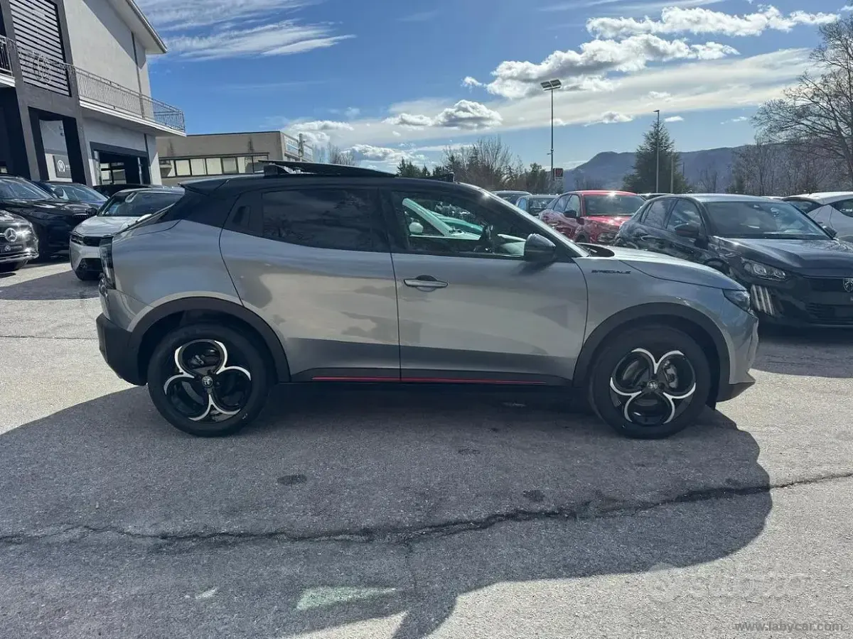 Nuova Alfa Romeo GT Junior Edizione Speciale 145 CV (106 kW) 2026 Grigio SUV