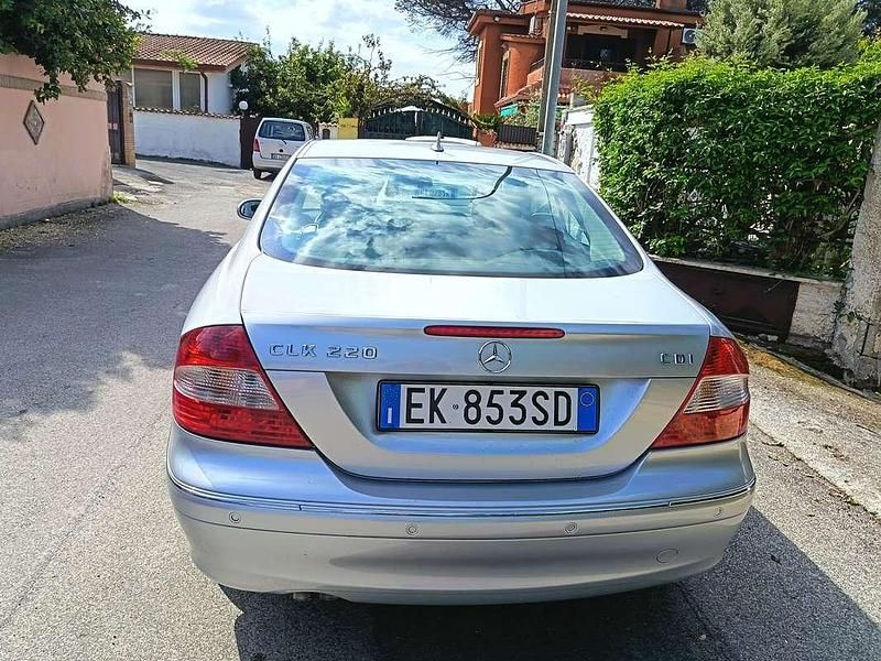 Usata Mercedes CLK220 Elegance 150 CV (110 kW) 2007 Argento Coupé