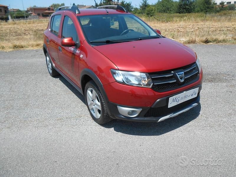 Usata Dacia Sandero Prestige 90 CV (66 kW) 2014 Rosso Utilitaria