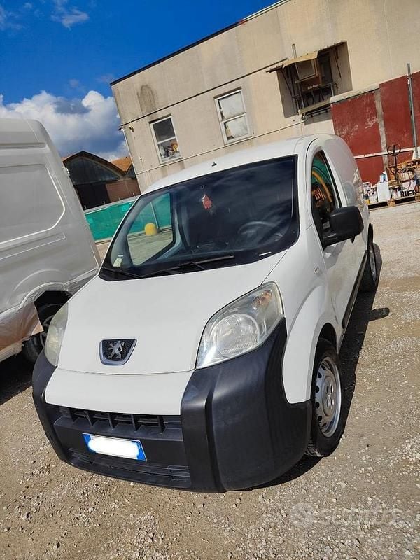 Usata Peugeot Bipper 75 CV (55 kW) 2011 Bianco Monovolume