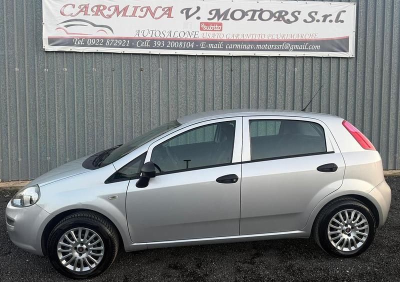 Usata Fiat Punto 70 CV (51 kW) 2018 Argento Utilitaria