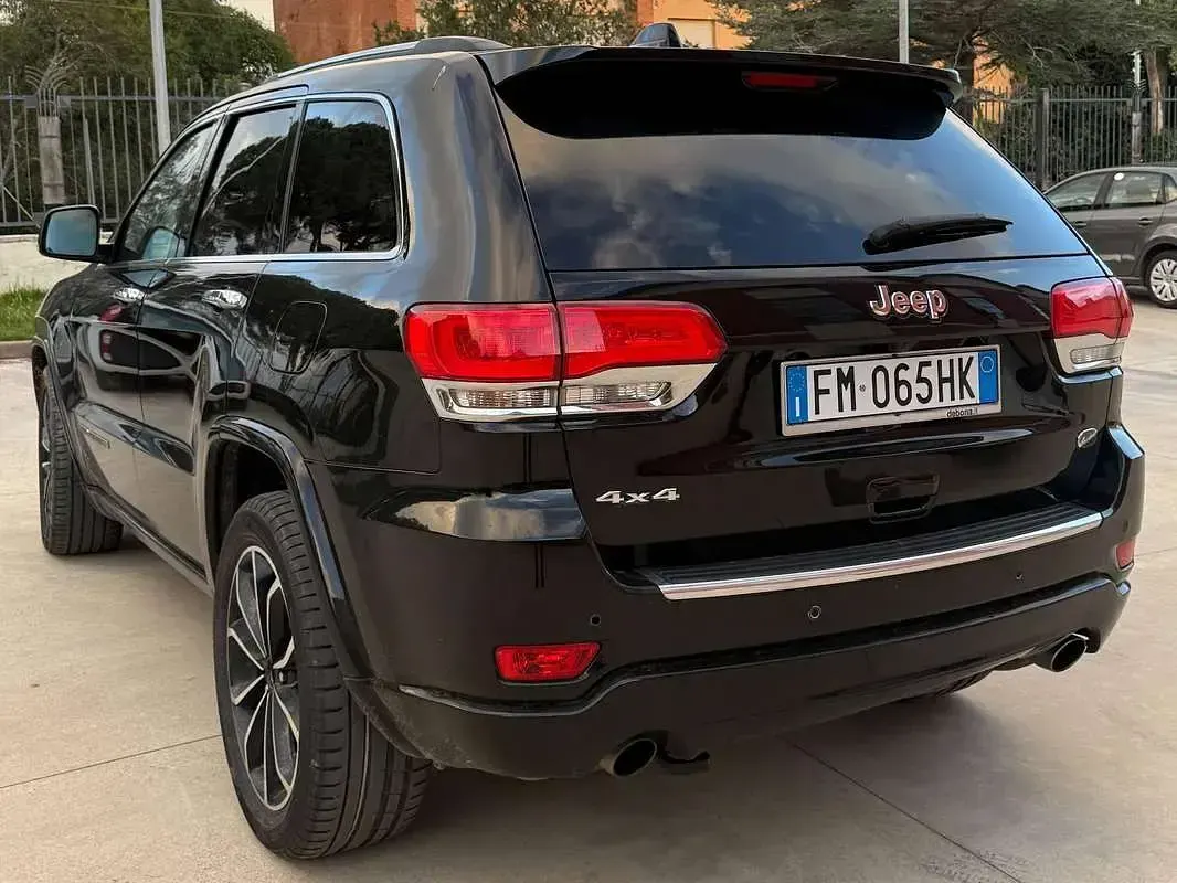 Używany Jeep Grand Cherokee Overland 250 KM (183 kW) 2017 Czarny SUV