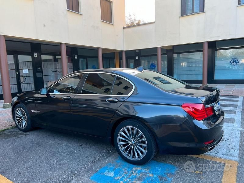 Usata BMW 740 306 CV (225 kW) 2010 Nero Berlina