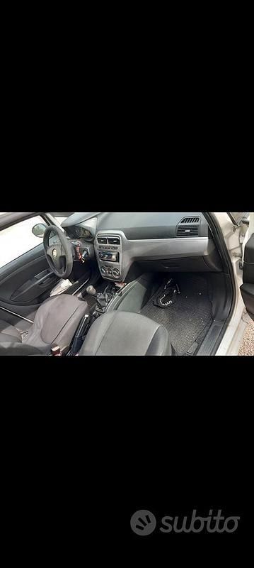 Usata Fiat Punto Evo 75 CV (55 kW) 2012 Bianco Utilitaria