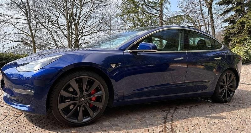 Blu/azzurro Usata 2019 Tesla Model 3 Performance Berlina | 27.000 € (Buon prezzo) - Immagine 1/4