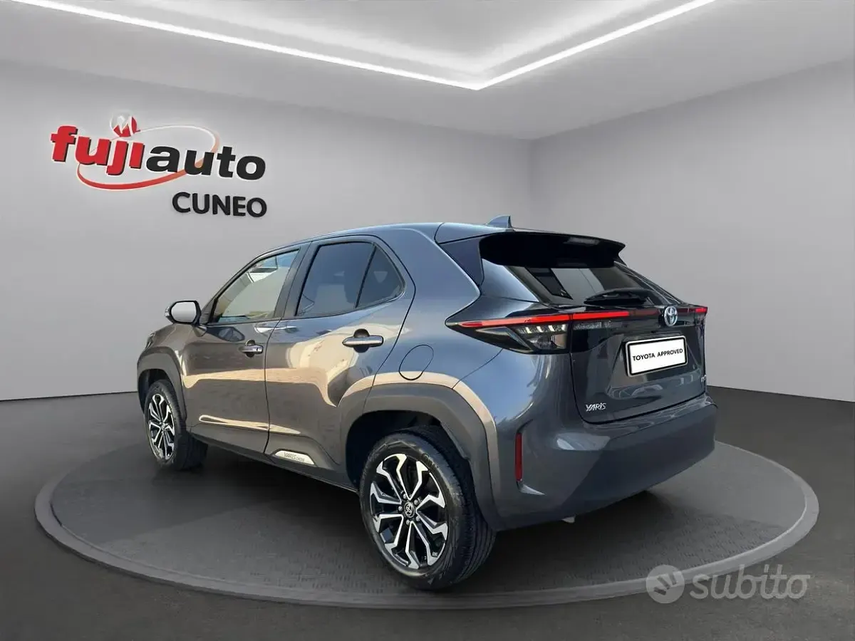 Usata Toyota Yaris Cross Trend 116 CV (85 kW) 2022 Grigio SUV