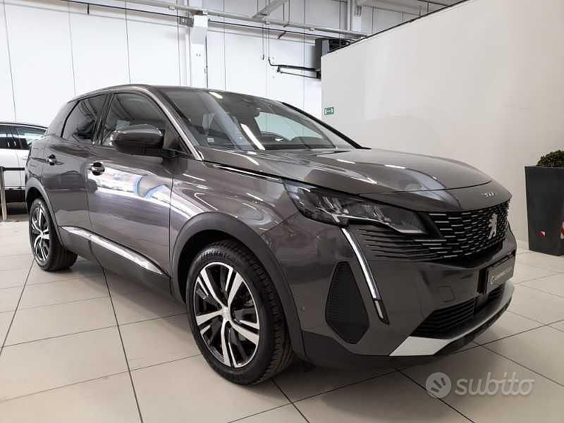 Usata Peugeot 3008 Allure 131 CV (96 kW) 2021 Grigio platinum SUV