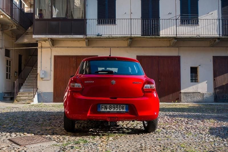 Usata Suzuki Swift 90 CV (66 kW) 2018 Rosso Utilitaria