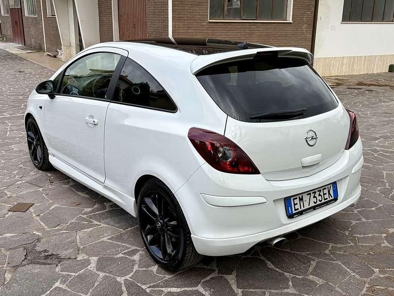 Usado Opel Corsa 131 HP (96 kW) 2012 Branco Citadino