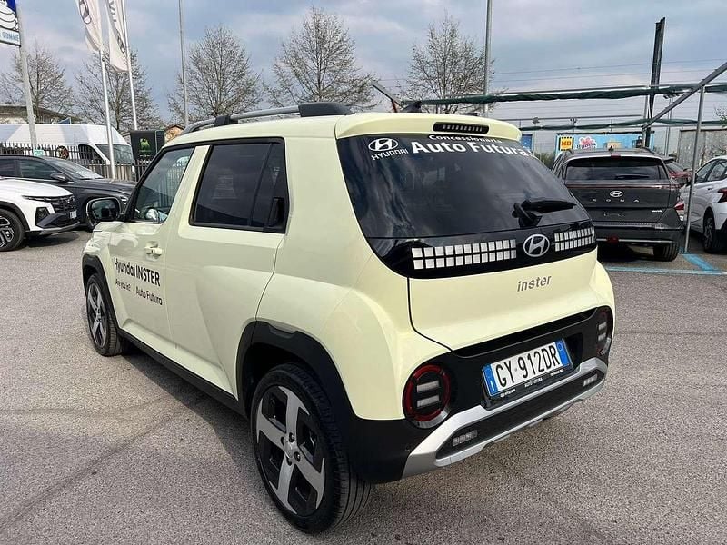 Usata Hyundai Inster 85 kW (116 CV) 2025 Beige Utilitaria