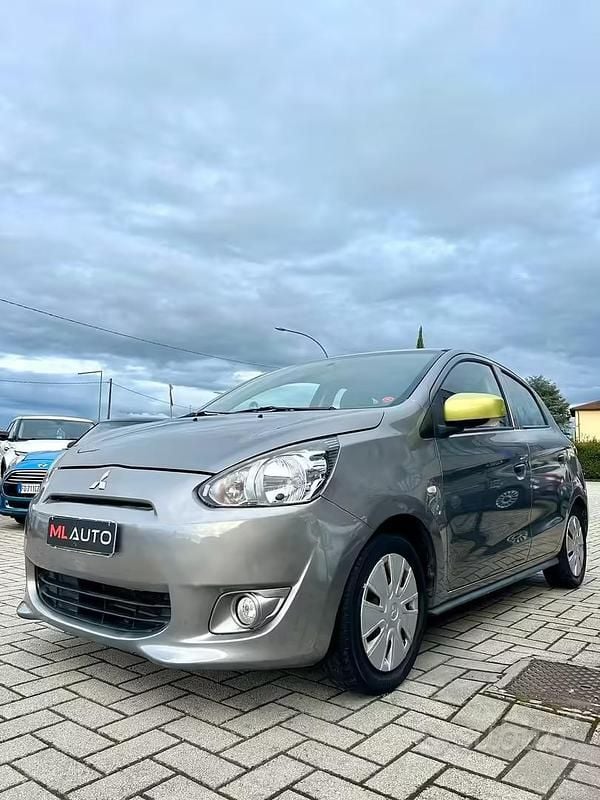 Usata Mitsubishi Space Star Intense 71 CV (52 kW) 2015 Grigio Berlina