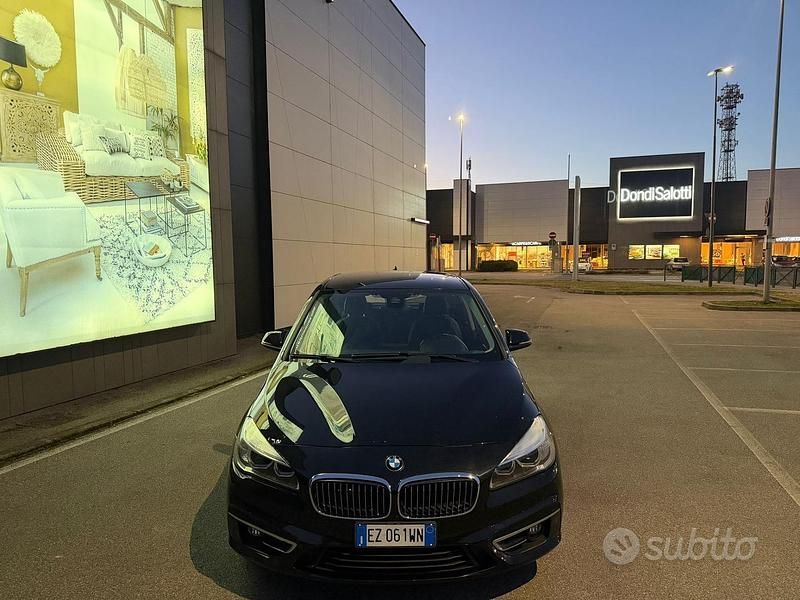 Begagnad BMW 216 Active Tourer Luxury Line 116 HK (85 kW) 2015 Svart Minibuss