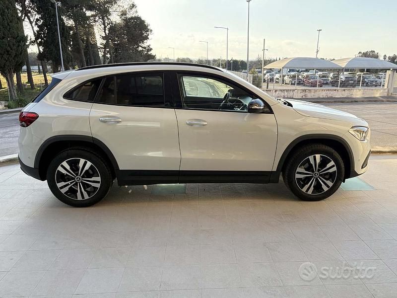 Usata Mercedes GLA180 Night 116 CV (85 kW) 2021 Bianco SUV