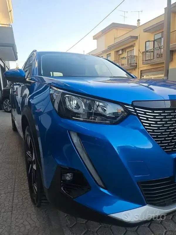Usata Peugeot 2008 Allure 131 CV (96 kW) 2021 Blu/azzurro SUV