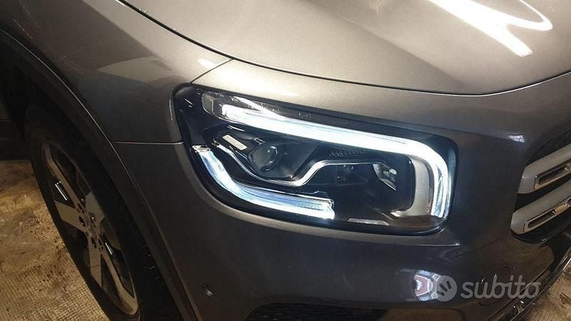 Usata Mercedes GLB200 150 CV (110 kW) 2020 Grigio SUV