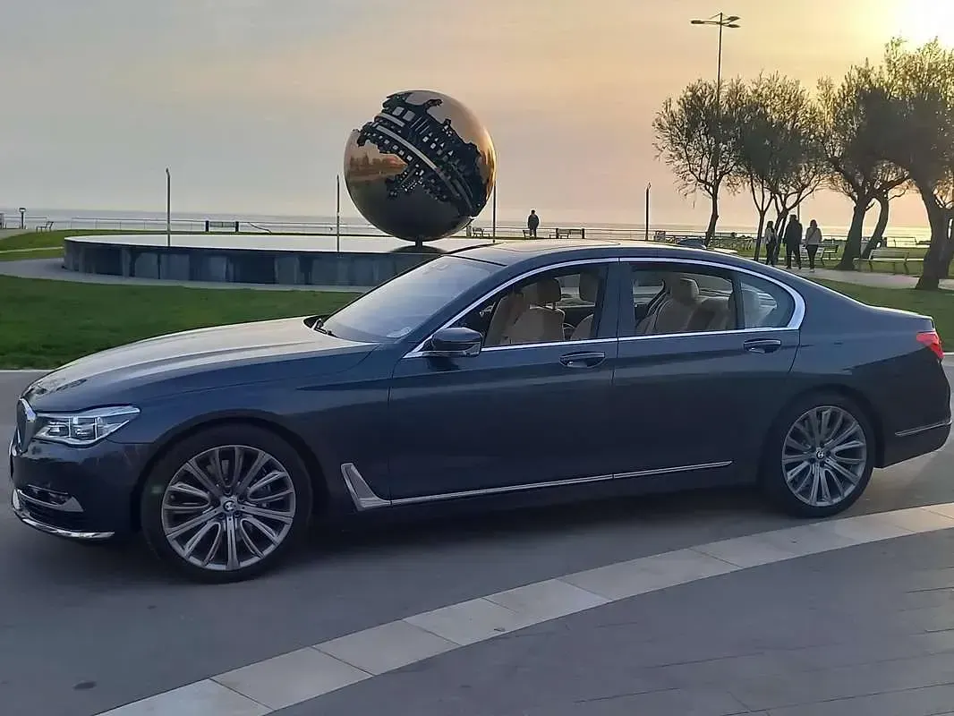 Usata BMW 740 Luxury Line 320 CV (235 kW) 2017 Blu/azzurro Berlina