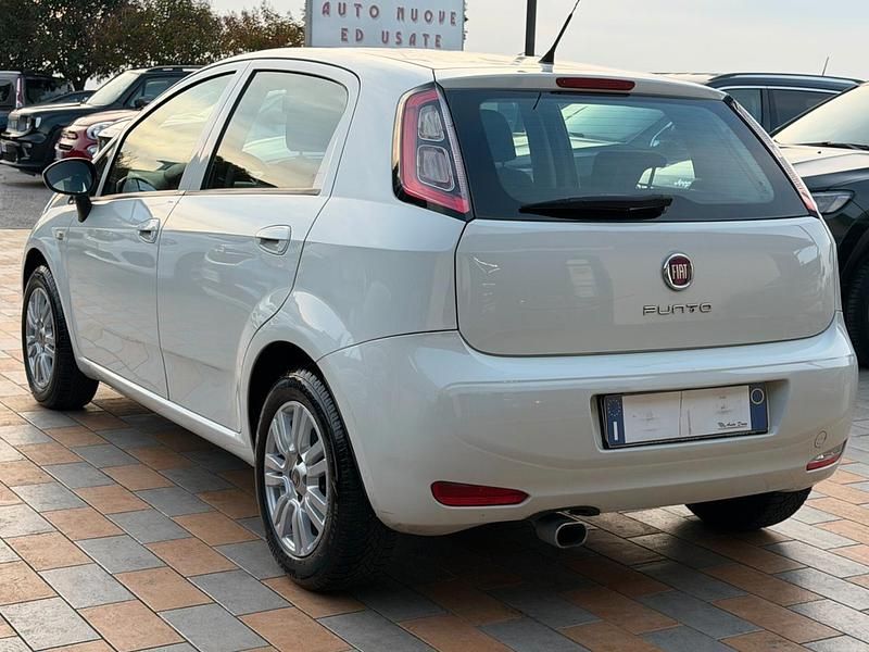 Usata Fiat Punto Lounge 74 CV (54 kW) 2015 Bianco Utilitaria