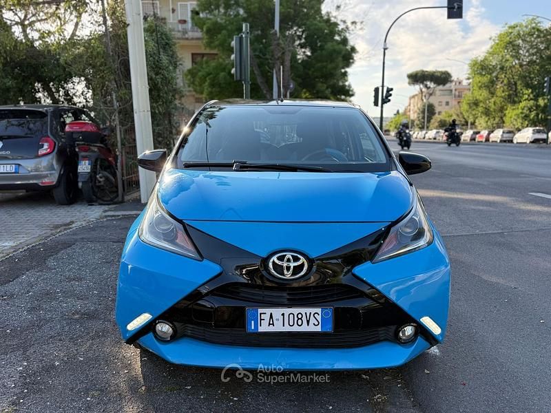 Second-hand Toyota Aygo 69 CP (50 kW) 2015 Albastru Hatchback
