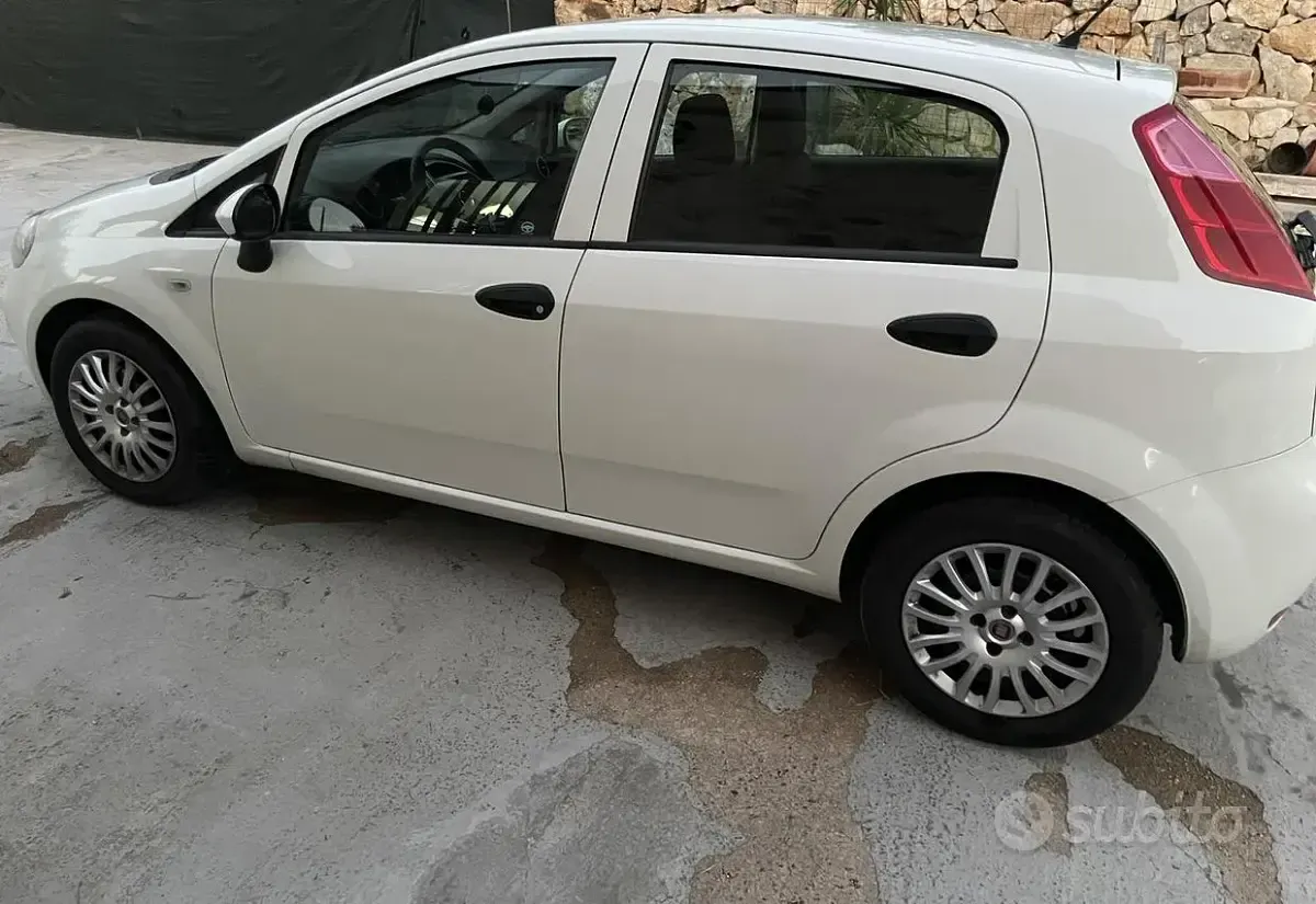 Usata Fiat Grande Punto 95 CV (69 kW) 2016 Bianco Utilitaria