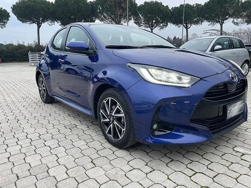 Usata Toyota Yaris 72 CV (52 kW) 2021 Blu Berlina