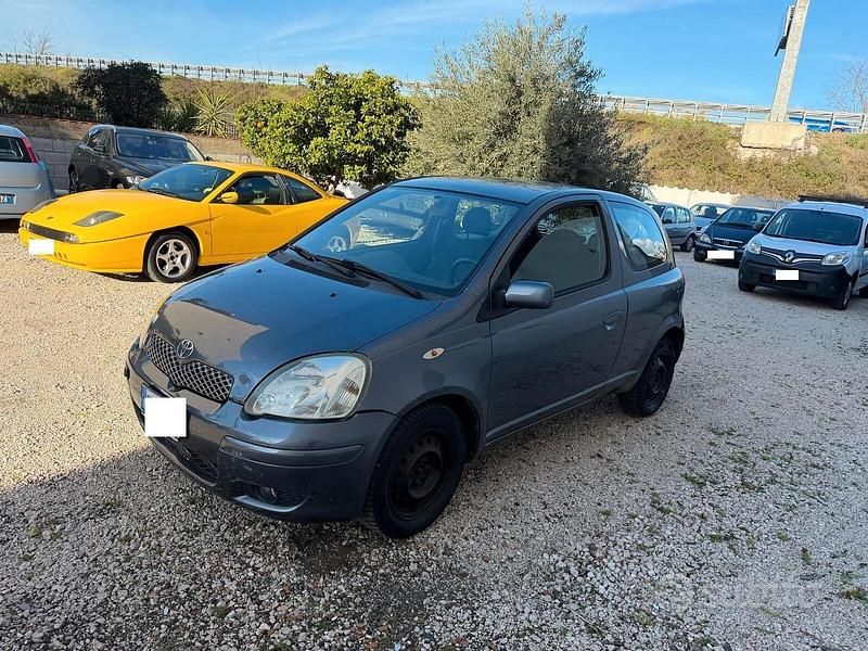 Usata Toyota Yaris Sol 65 CV (47 kW) 2005 Verde Berlina