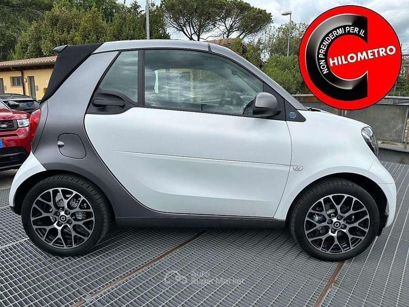 Usata Smart ForTwo Electric Drive Prime 41 kW (56 CV) 2021 Bianco Cabrio