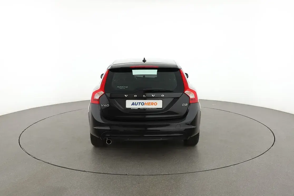 Begagnad Volvo V60 Kinetic 120 HK (88 kW) 2018 Svart Kombi