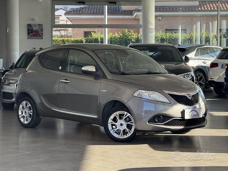 Usata Lancia Ypsilon Platinum 69 CV (50 kW) 2018 Grigio Utilitaria