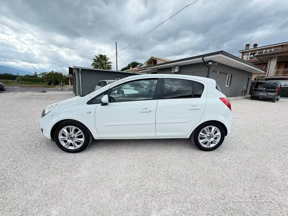 Usata Opel Corsa 95 CV (69 kW) 2011 Bianco Utilitaria