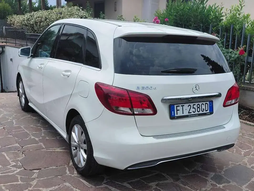 Usata Mercedes B200 Executive 136 CV (100 kW) 2019 Utilitaria