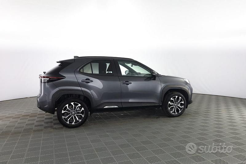 Usata Toyota Yaris Hybrid Trend 92 CV (67 kW) 2025 Dark grey