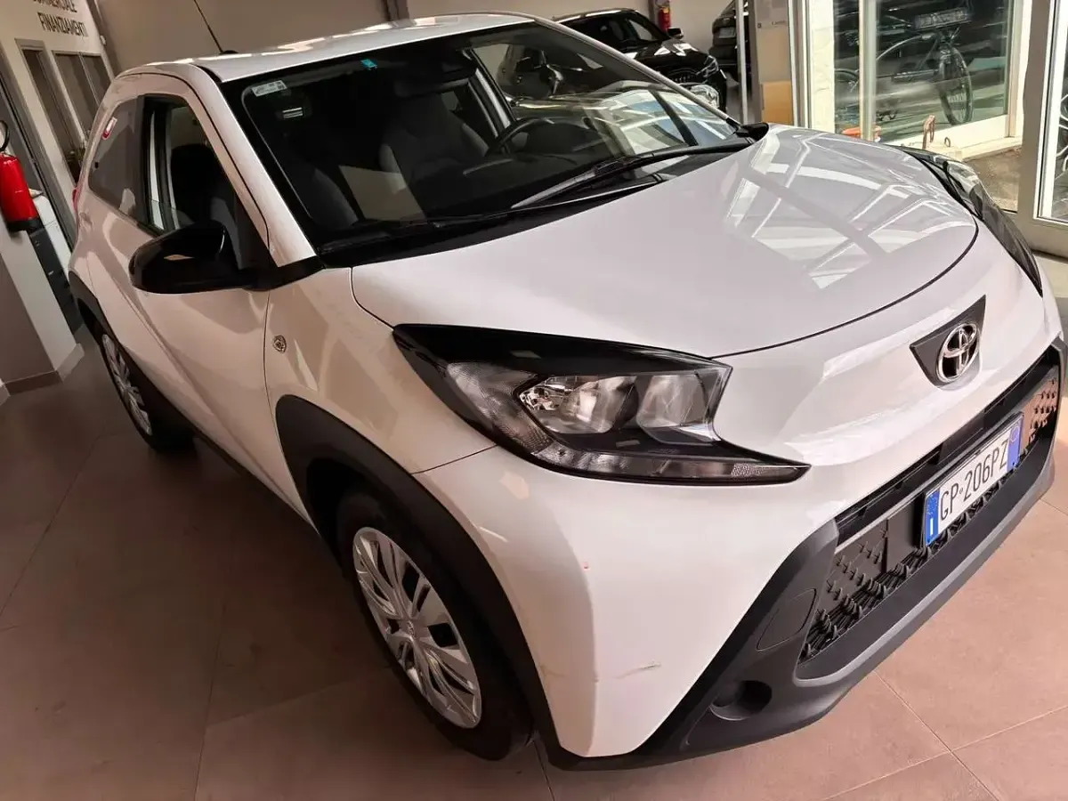 Usata Toyota Aygo X Trend 72 CV (52 kW) 2023 Bianco SUV