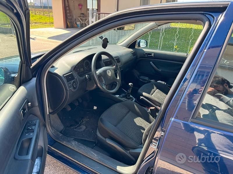 Usata VW Golf IV 101 CV (74 kW) 2002 Berlina