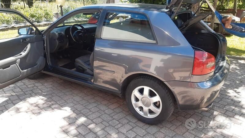 Usata Audi A3 110 CV (80 kW) 2000 Grigio Utilitaria