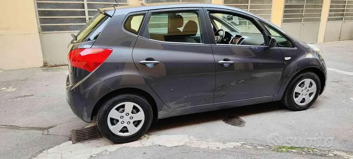 Usata Kia Venga Active 90 CV (66 kW) 2019 Grigio Utilitaria