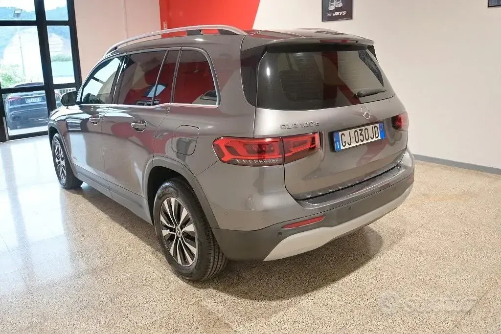 Usata Mercedes GLB180 Business 116 CV (85 kW) 2022 Grigio SUV