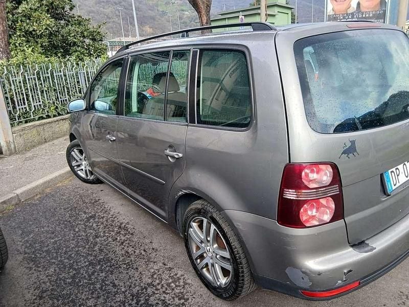 Usata VW Touran Highline 140 CV (102 kW) 2008 Grigio Monovolume