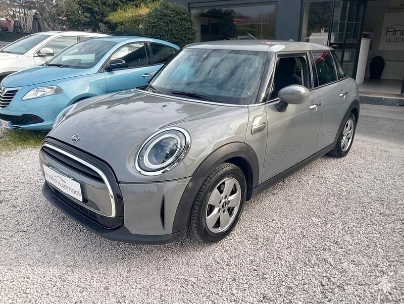 Usado Mini Cooper 136 HP (100 kW) 2022 Cinzento Citadino