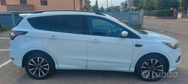 Usata Ford Kuga ST-Line 120 CV (88 kW) 2017 Bianco SUV