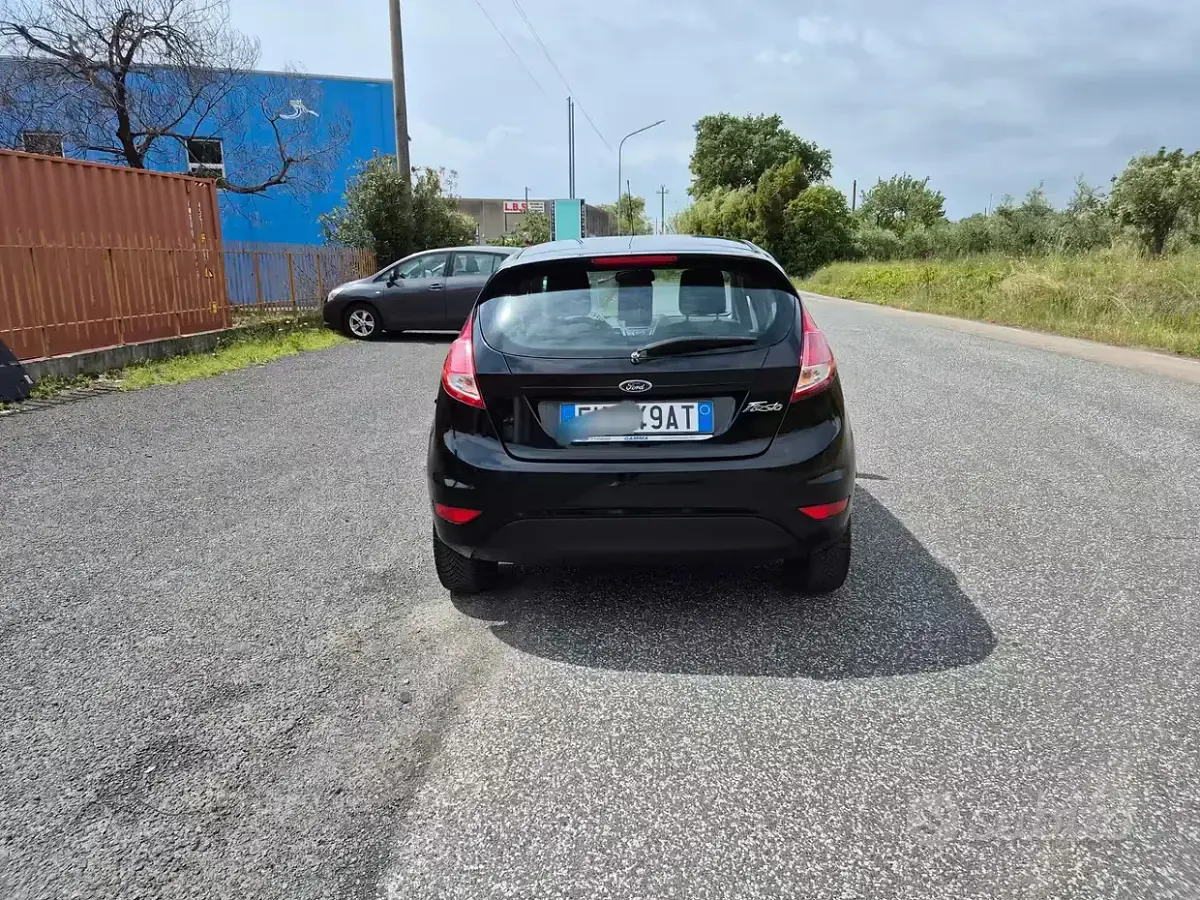 Usata Ford Fiesta Titanium 97 CV (71 kW) 2017 Nero Utilitaria