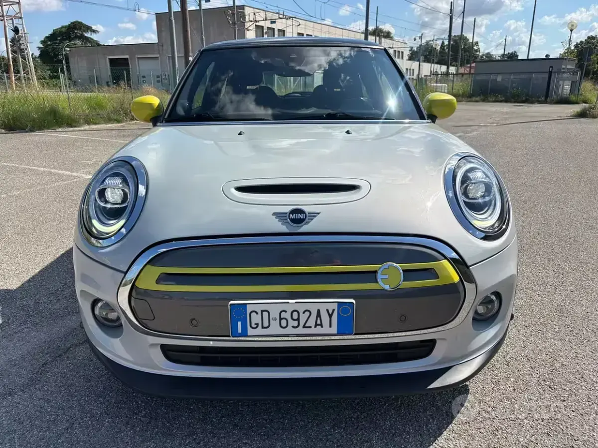 Usata Mini Cooper SE 75 kW (102 CV) 2020 Grigio Utilitaria