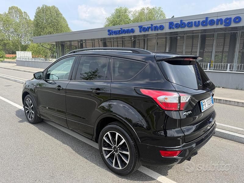 Usata Ford Kuga ST-Line 120 CV (88 kW) 2018 Nero SUV